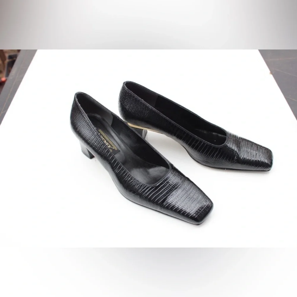 J. Renee pumps